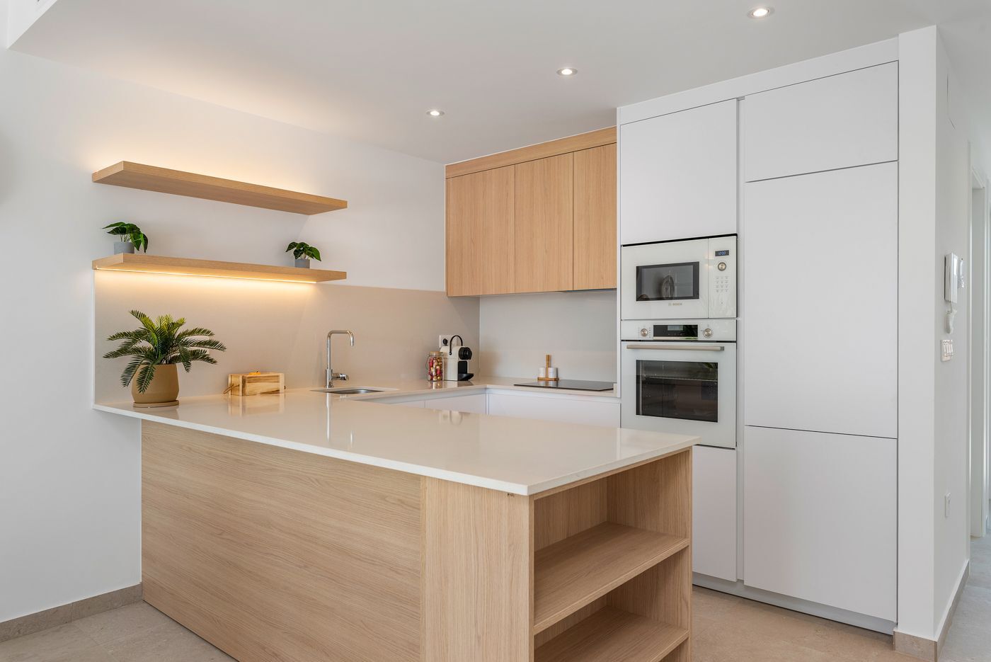 Spacious villa, conveniently laid out, beautiful swimming pool (Ref6527VKMS)